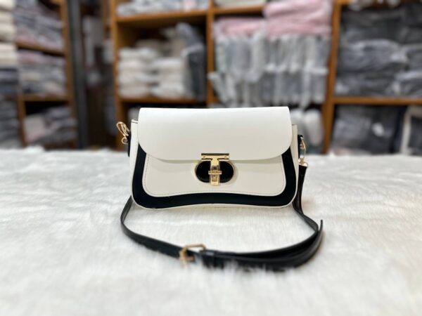 Korean version of small bag women's fashion new shoulder crossbody bag RM105