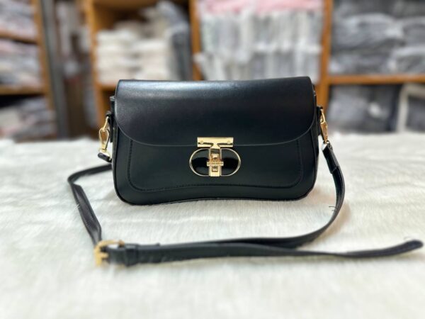 Korean version of small bag women's fashion new shoulder crossbody bag RM105