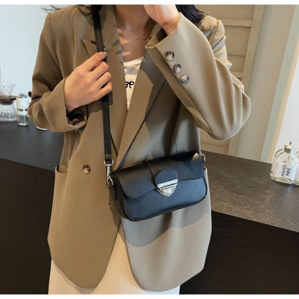 Simple and modern solid color shoulder bag for women RM65